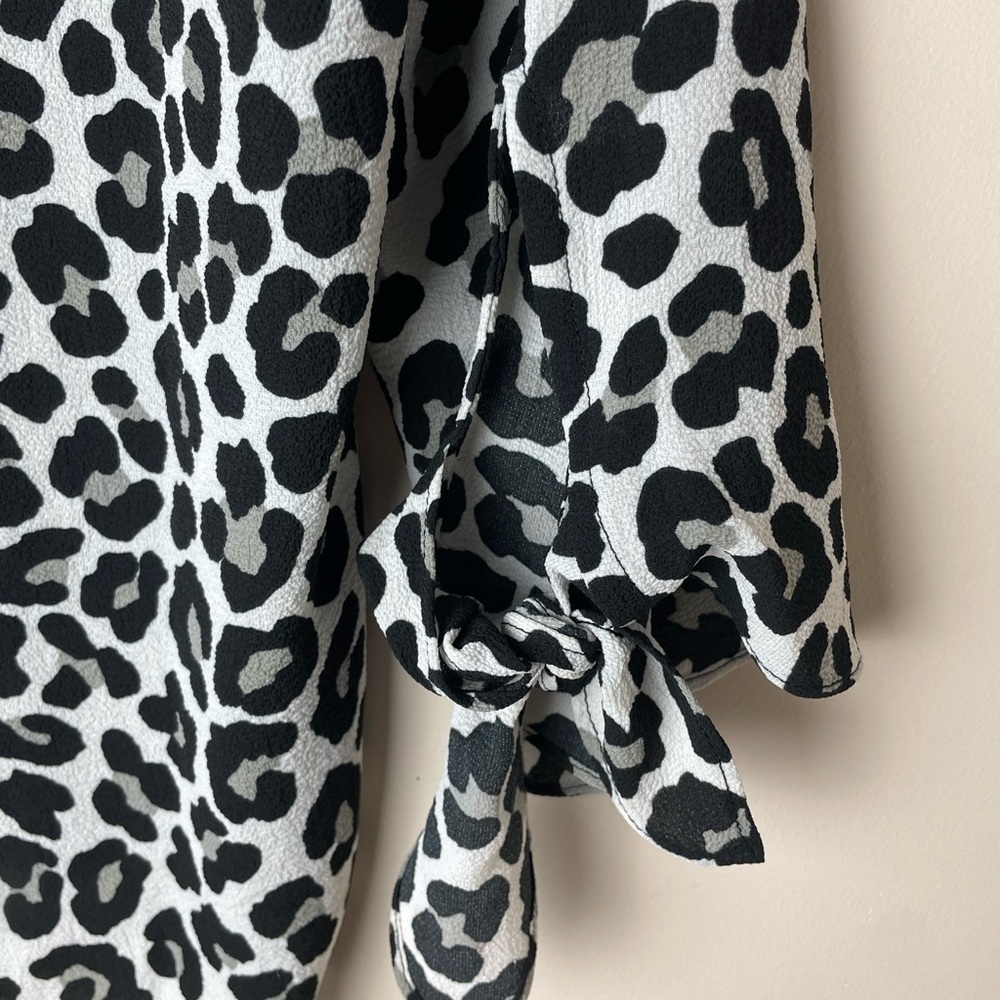 Michael Kors Leopard Animal Print Top Blouse Women’s Small White Black Gray - Picture 9 of 9